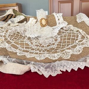 Elegant Lace-Trimmed Burlap Table Runner